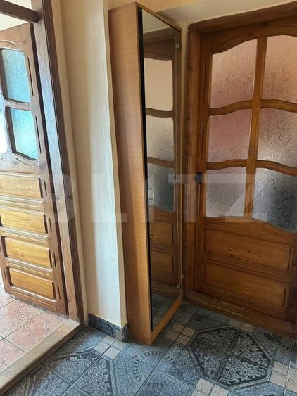 Garsonieră decomandată, mobilată în Câmpeni