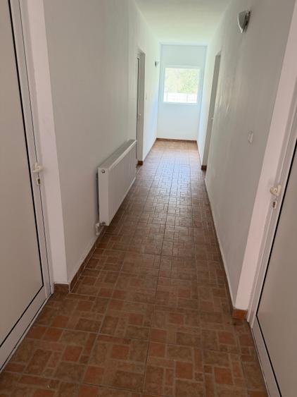 Casă cu 8 camere cu Teren 500 Mp în Exterior Sud
