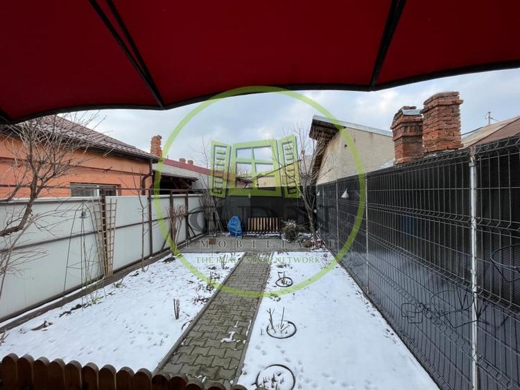 Casă individuală cu 6 camere cu Canalizare în Central