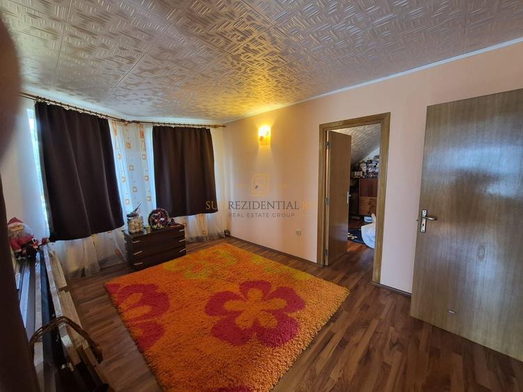 Casă individuală cu 5 camere cu Canalizare în 1 Decembrie