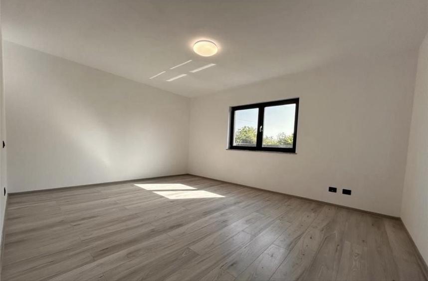Casă cu 3 camere în Letea Veche