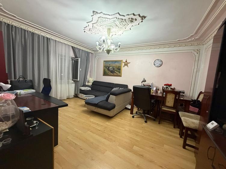 Apartament cu 3 camere decomandat, mobilat în Sebastian