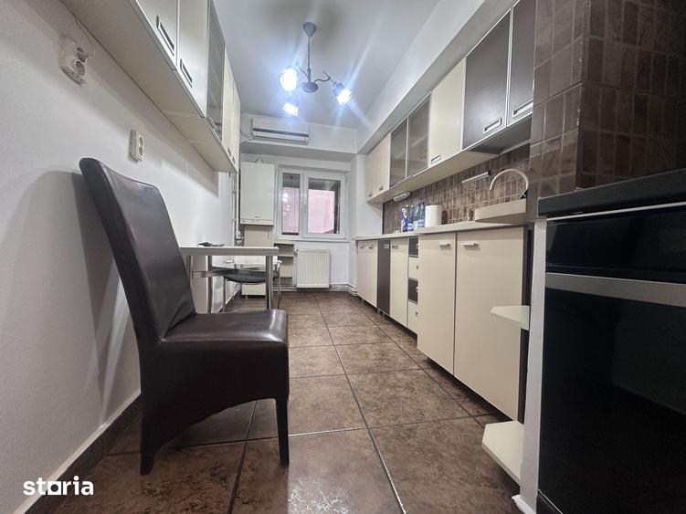 Apartament cu 3 camere decomandat în Central