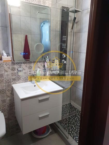 Apartament cu 3 camere decomandat, mobilat în Mircea cel Bătrân