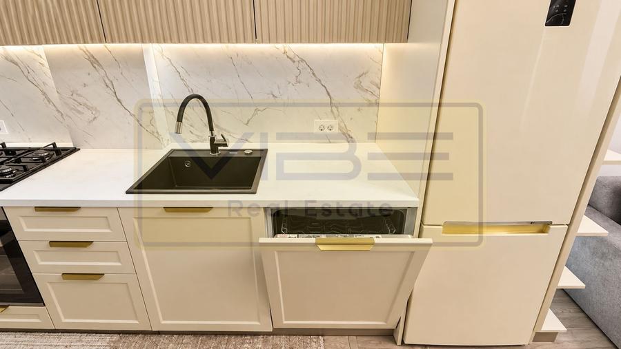 Apartament cu 3 camere semidecomandat, mobilat în Păcurari