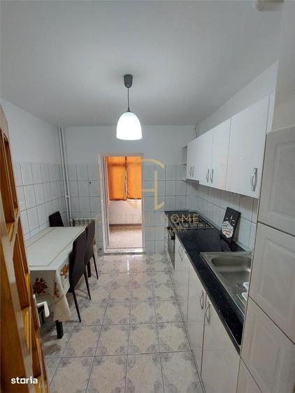 Apartament cu 3 camere decomandat, mobilat în Nicolina