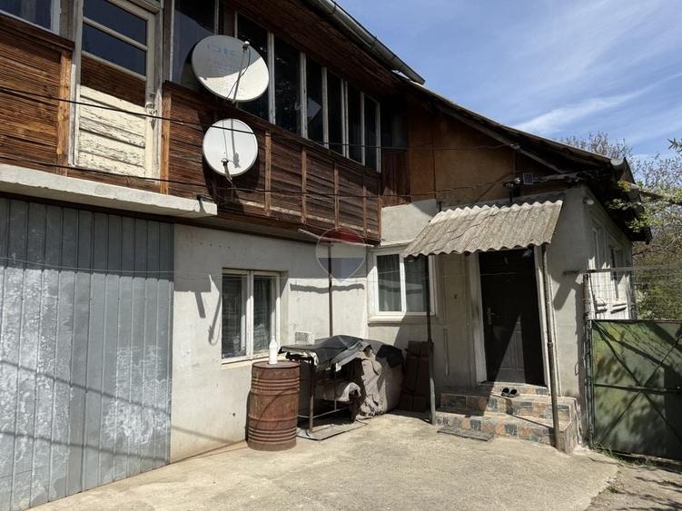 Casă individuală cu 5 camere cu Teren 3056 Mp în Sud