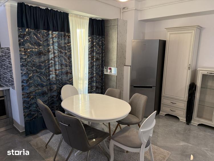 Apartament cu 3 camere în Podu Roș