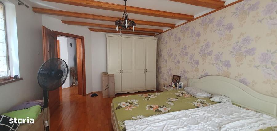 Casă cu 3 camere în Central