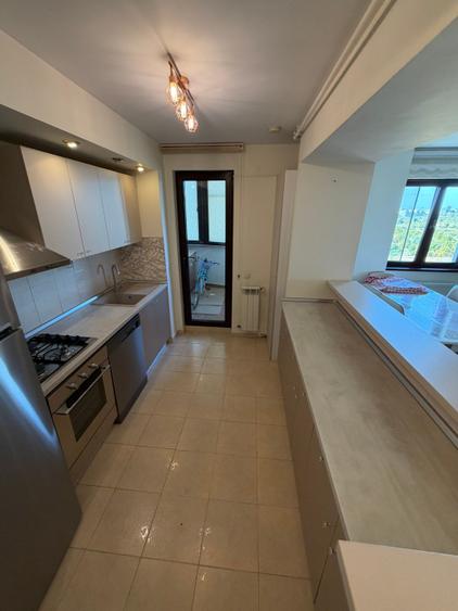 Apartament cu 3 camere decomandat în Berceni