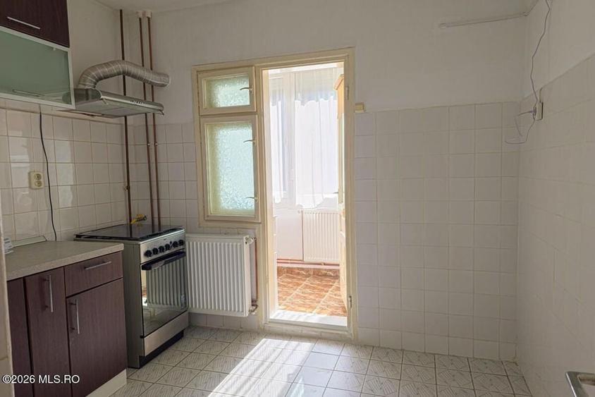 Apartament cu 3 camere decomandat în Soarelui