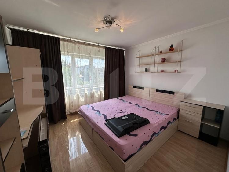 Apartament cu 3 camere decomandat, mobilat în Rovine
