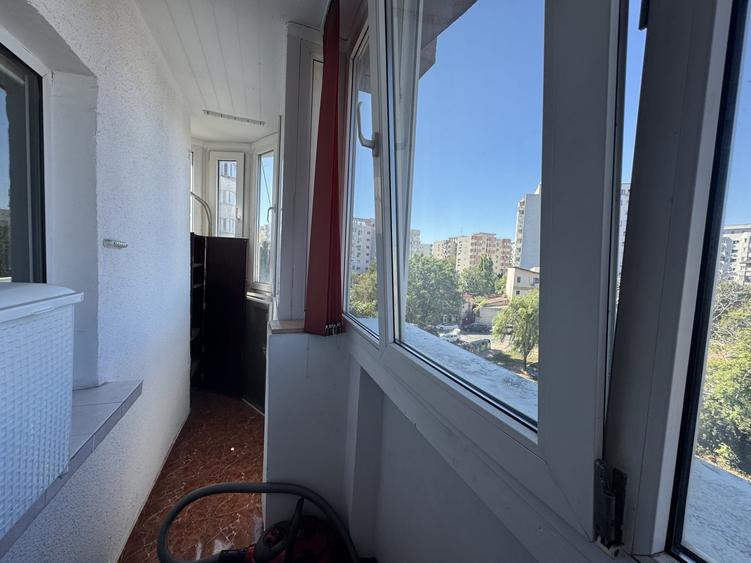 Apartament cu 3 camere decomandat, mobilat în Vitan