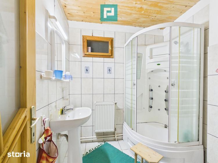 Casă cu 6 camere cu Teren 3000 Mp în Central