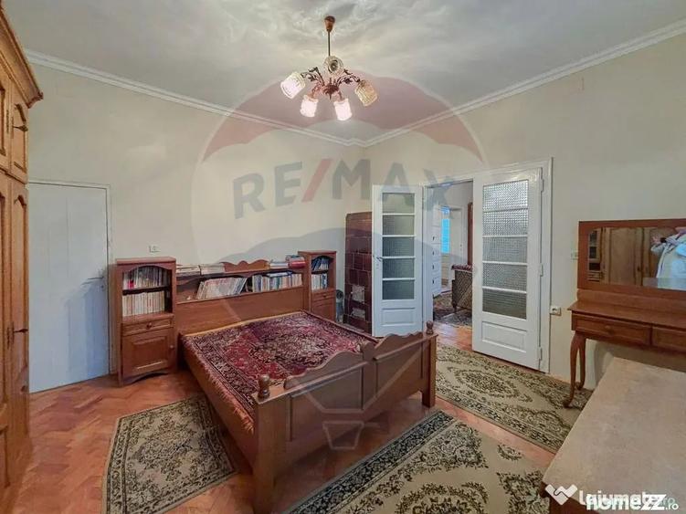 Casă cu 5 camere cu Teren 446 Mp în Ultracentral