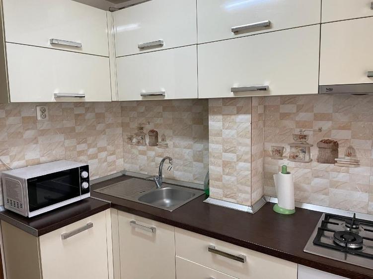 Apartament cu 3 camere semidecomandat în Ultracentral