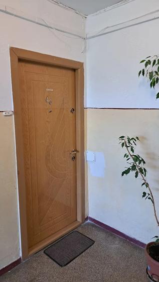 Apartament cu 3 camere semidecomandat în Nord