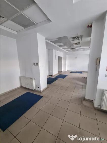 Spațiu comercial, de 120 mp, în Central
