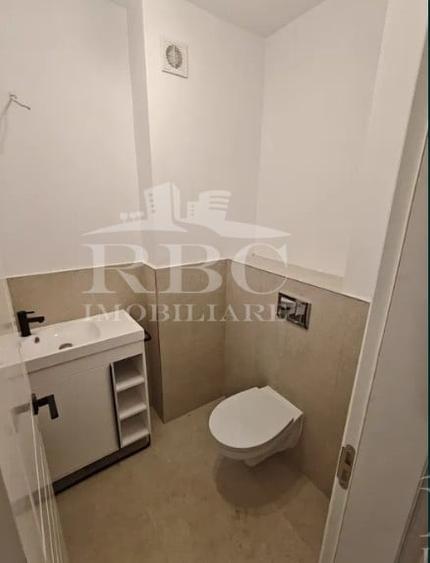 Apartament cu 3 camere semidecomandat în Florești