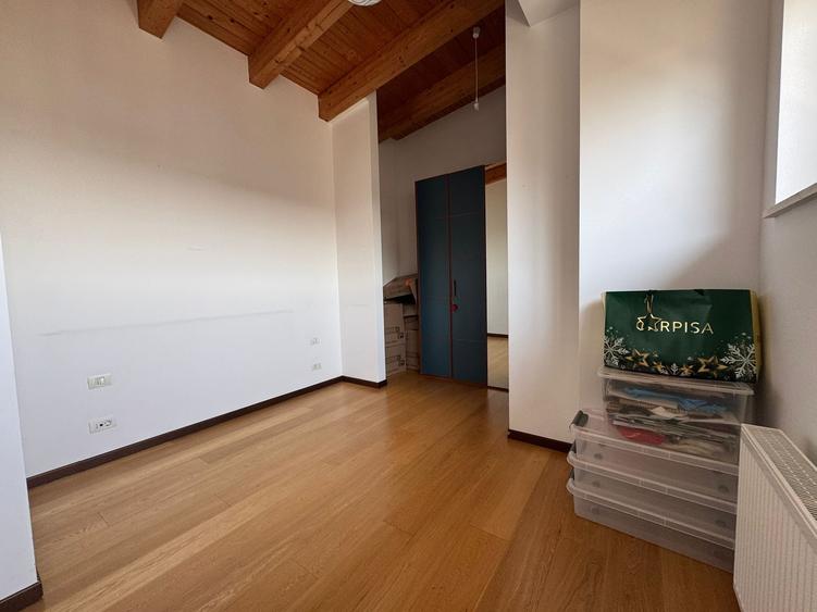 Penthouse cu 3 camere în Torontalului