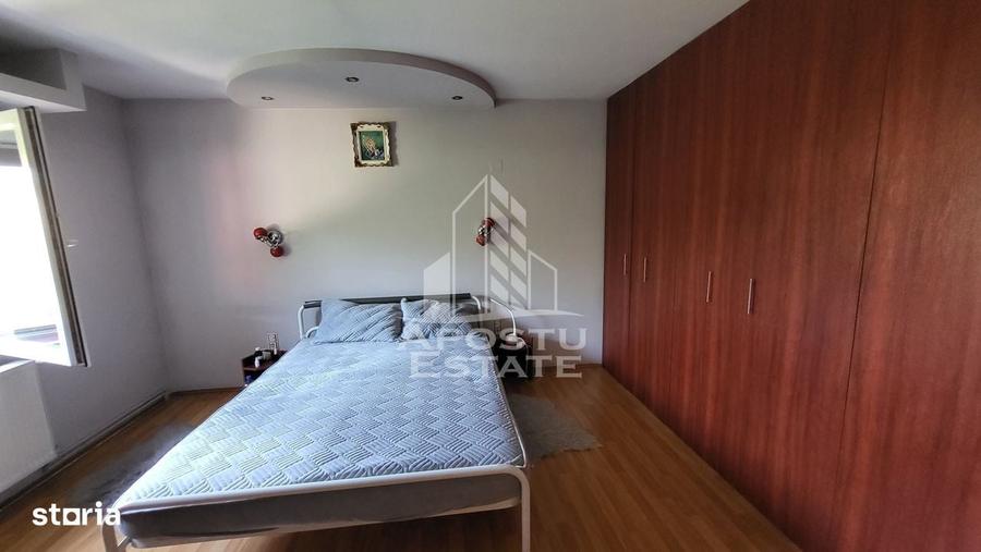Casă cu 4 camere în Aradului