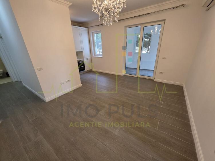 Apartament cu 3 camere semidecomandat în Aradului