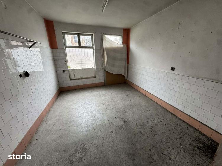 Casă cu 8 camere cu Teren 622 Mp în Titulescu