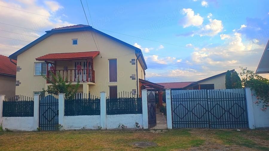 Casă cu Teren 1000 Mp în Gavojdia