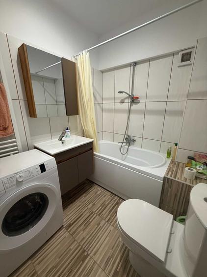 Apartament cu 3 camere decomandat, mobilat în Central