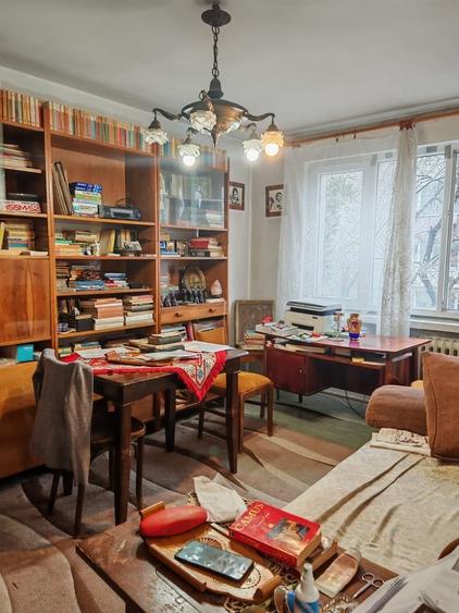 Apartament cu 4 camere semidecomandat în Drumul Taberei