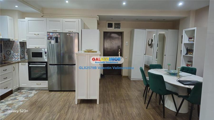Apartament cu 3 camere decomandat, mobilat în Est