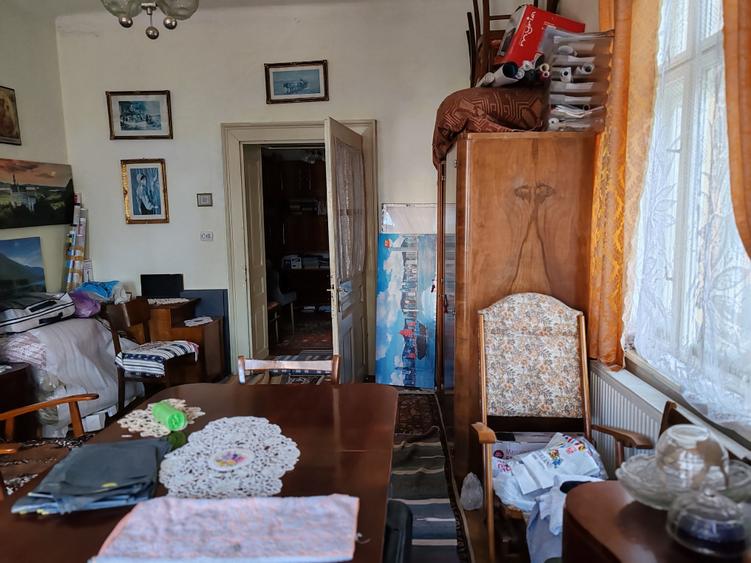 Casă cu 4 camere cu Canalizare în Central
