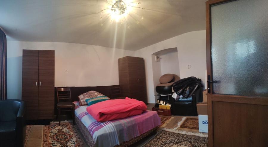 Apartament cu 2 camere semidecomandat, mobilat în Badea Cârțan
