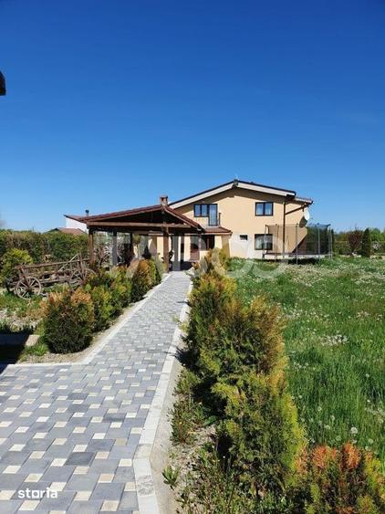 Casă cu 4 camere cu Teren 300 Mp în Central