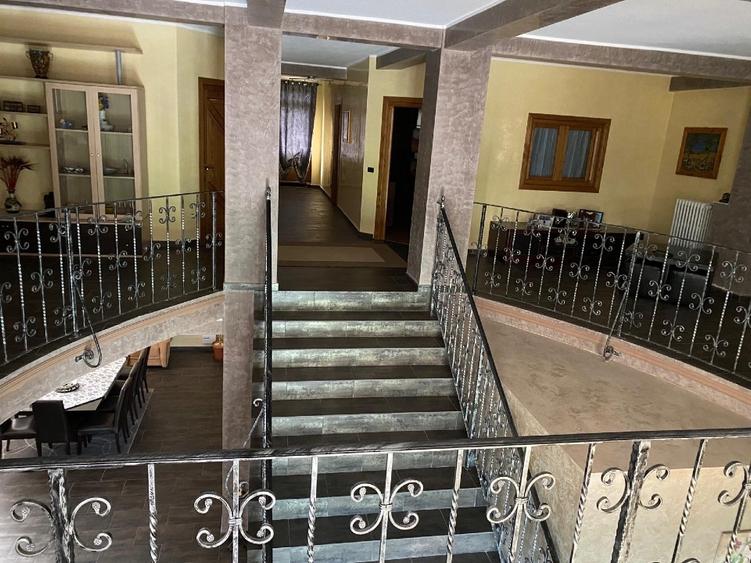 Casă individuală cu 5 camere cu Canalizare în Crucea de Jos