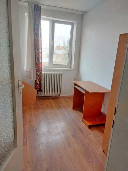Apartament cu 3 camere semidecomandat în Bălcescu