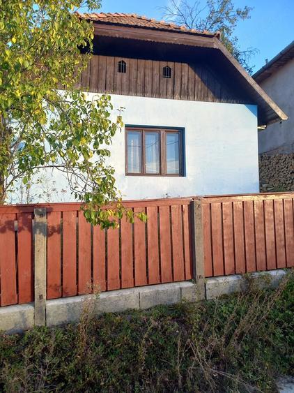 Casă cu 2 camere cu Teren 1202 Mp în Sic