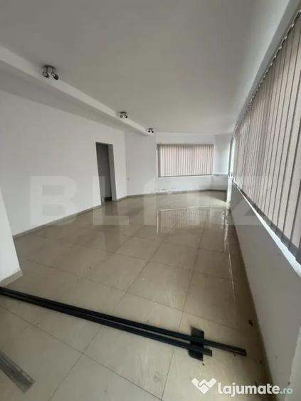 Spațiu comercial, de 100 mp, în Central