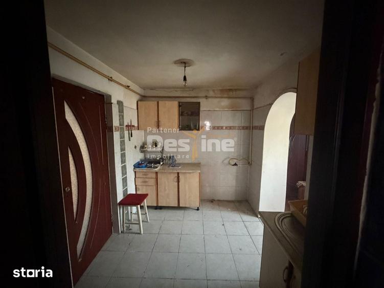 Casă cu 3 camere cu Teren 900 Mp în Giulești