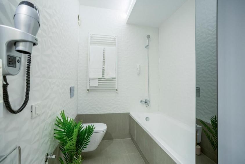 Apartament cu 3 camere decomandat, mobilat în Barbu Văcărescu