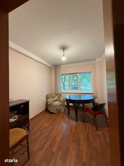Apartament cu 3 camere decomandat în Tei