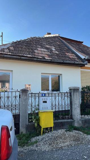 Casă cu 2 camere cu Teren 340 Mp în Cornești