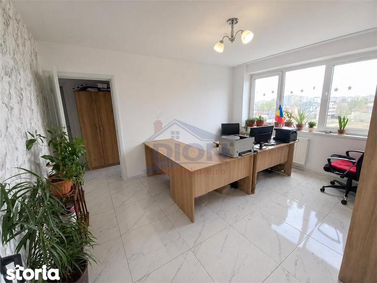 Apartament cu 3 camere în Tei