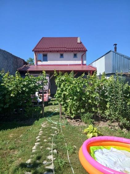 Casă cu 4 camere decomandat în Pisc