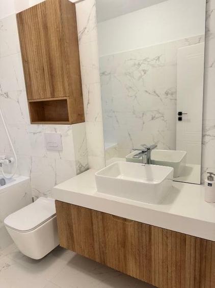 Apartament cu 3 camere semidecomandat, mobilat în Pipera