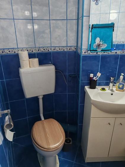 Apartament cu 3 camere semidecomandat în Satu Nou