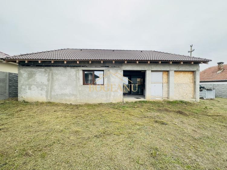 Casă individuală cu 3 camere cu Canalizare în Cornești