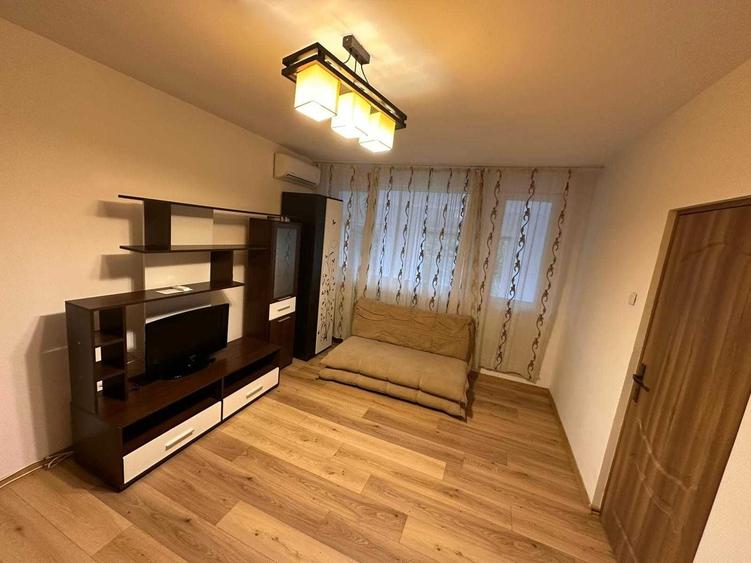 Apartament cu 2 camere semidecomandat în 1 Mai