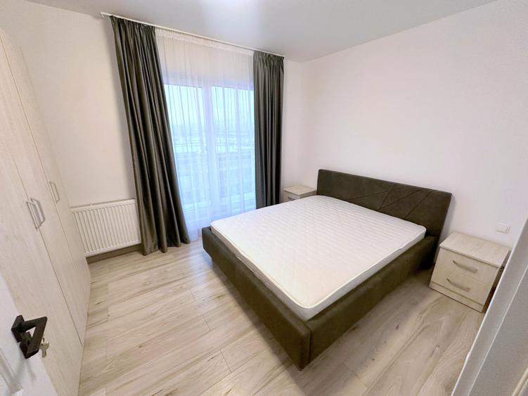 Apartament cu 3 camere semidecomandat, mobilat în Iris