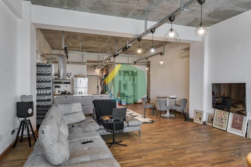 Penthouse cu 4 camere semidecomandat, mobilat în Vest